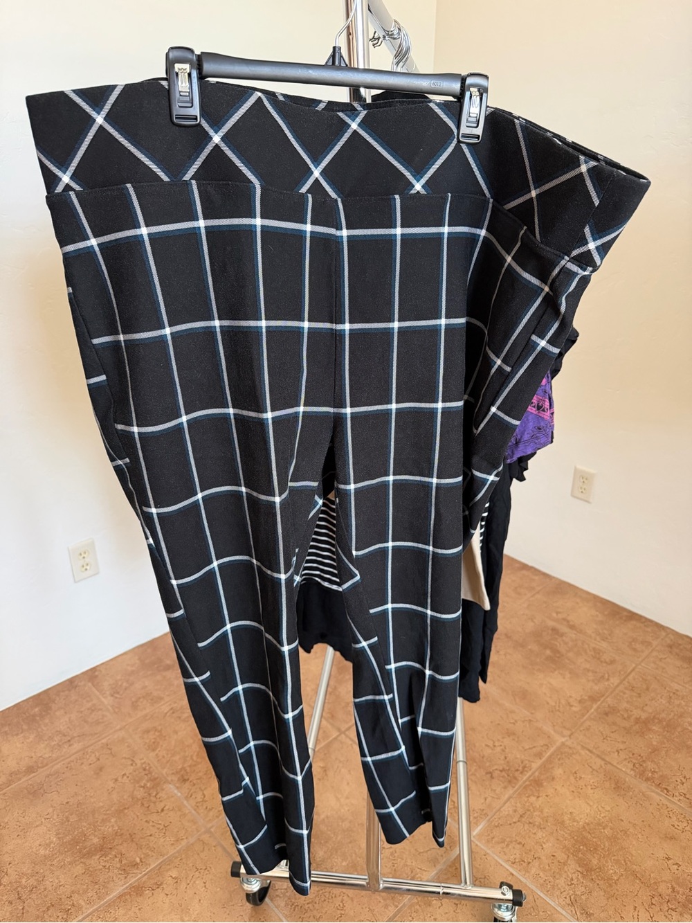 Torrid Mixed Plus Size Lot of 8 Pants Leggings T-Shirts size 5X READ - Picture 9 of 11